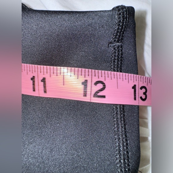 NIKE DriFit Epic LUX black Capri Leggings women’s size medium - side pockets - Picture 16 of 17